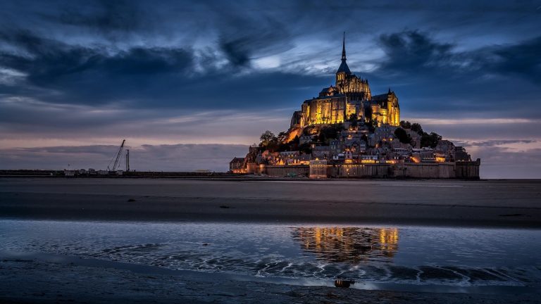 https://www.brittanytourism.com/destinations/the-10-destinations/cap-frehel-saint-malo-mont-saint-michel-bay/mont-saint-michel-bay/